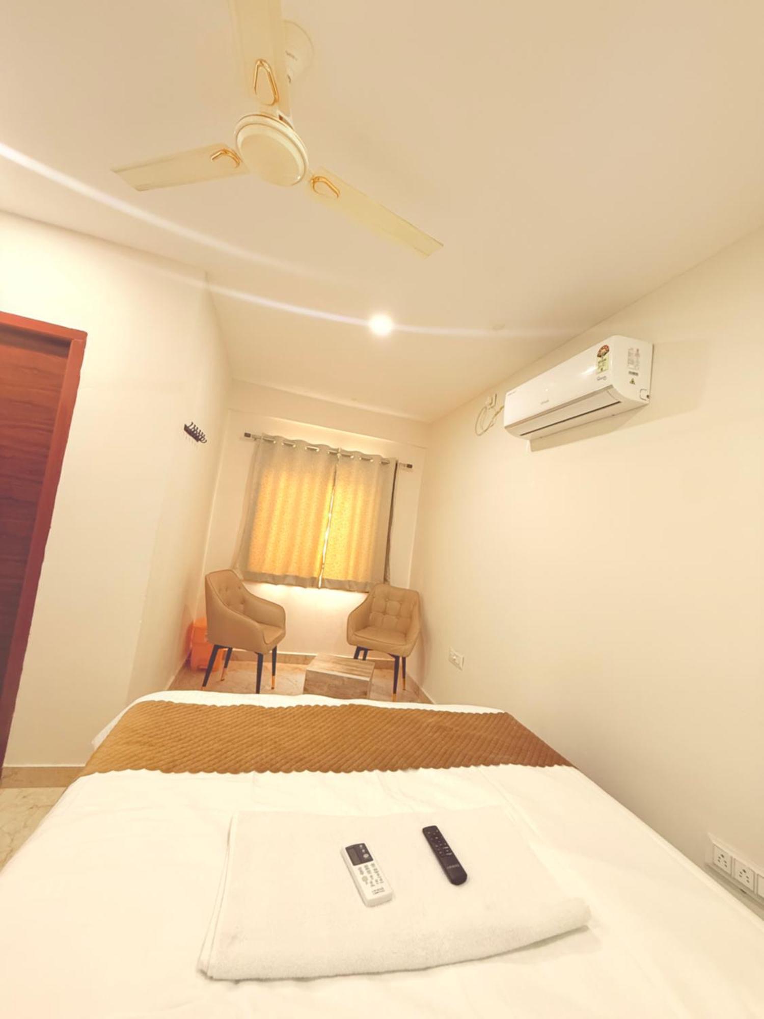 Vaaraahi Hotels Hyderabad Bagian luar foto