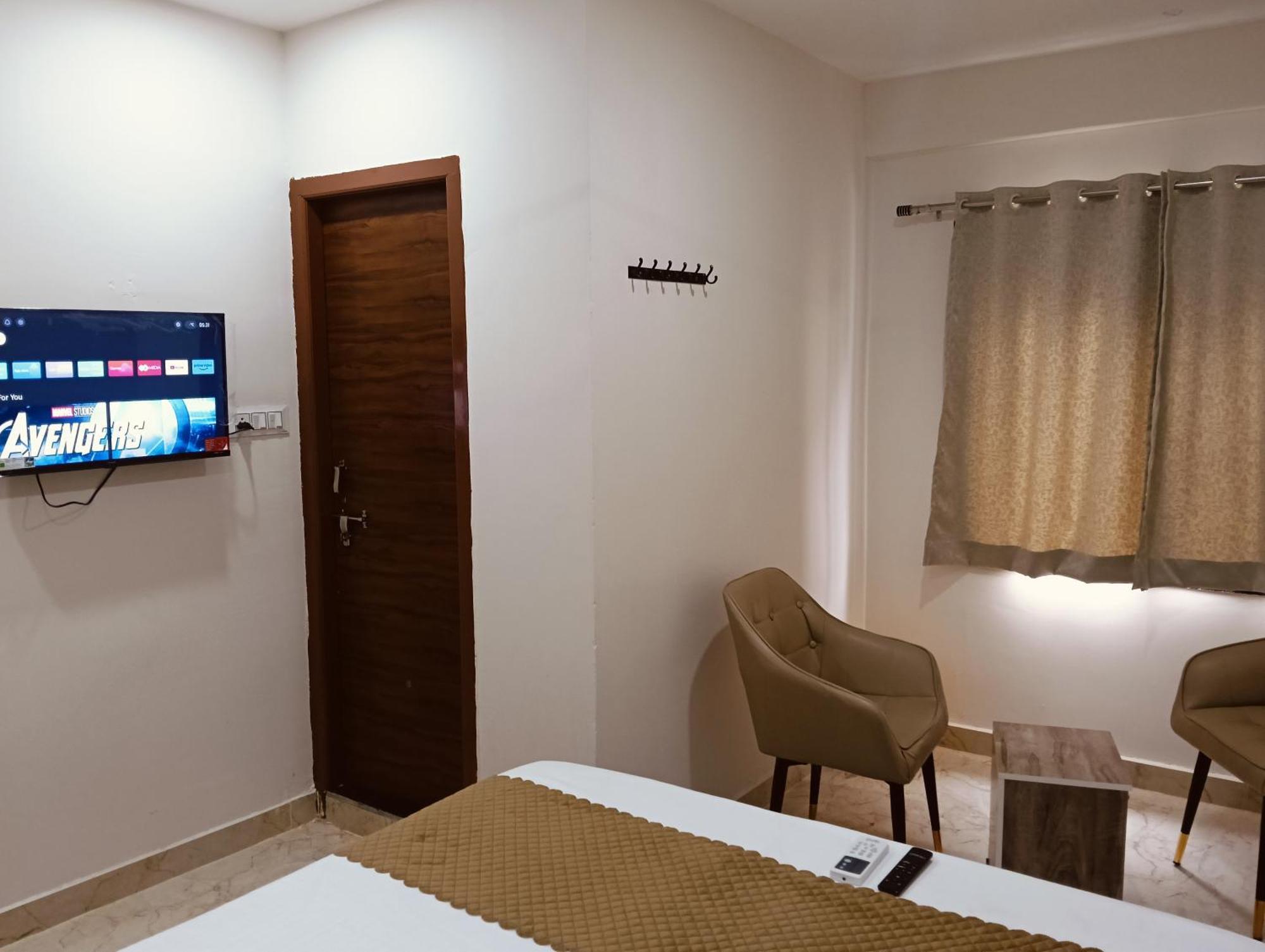 Vaaraahi Hotels Hyderabad Bagian luar foto