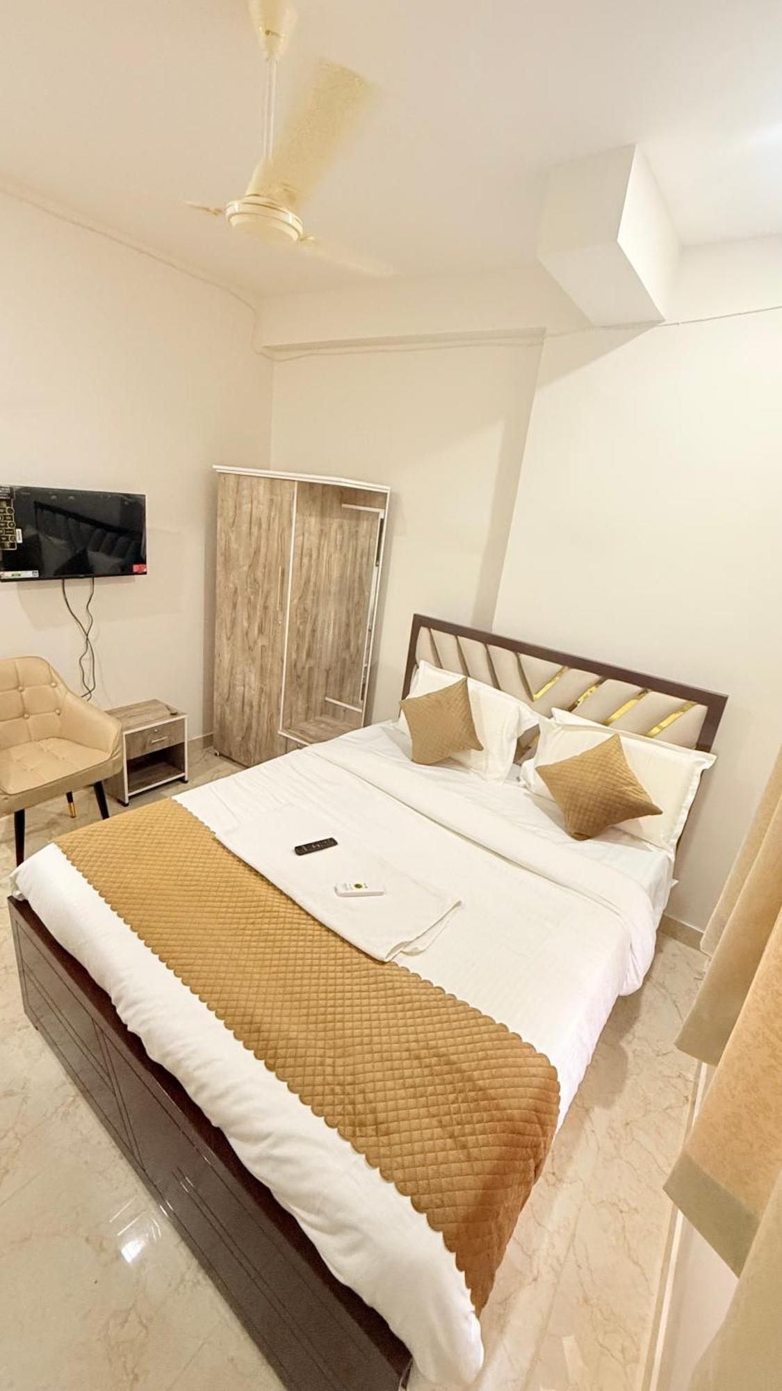 Vaaraahi Hotels Hyderabad Bagian luar foto