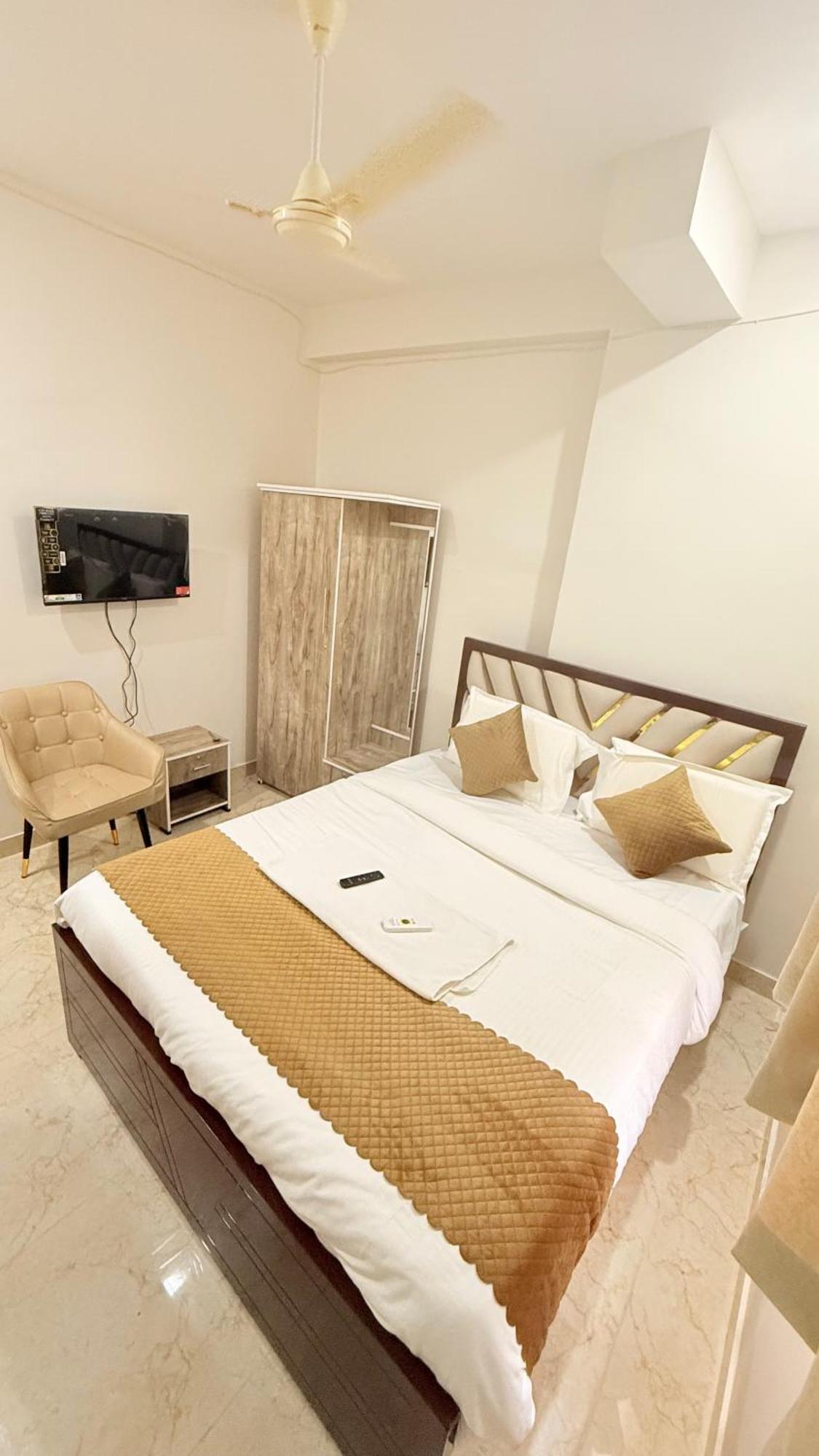 Vaaraahi Hotels Hyderabad Bagian luar foto