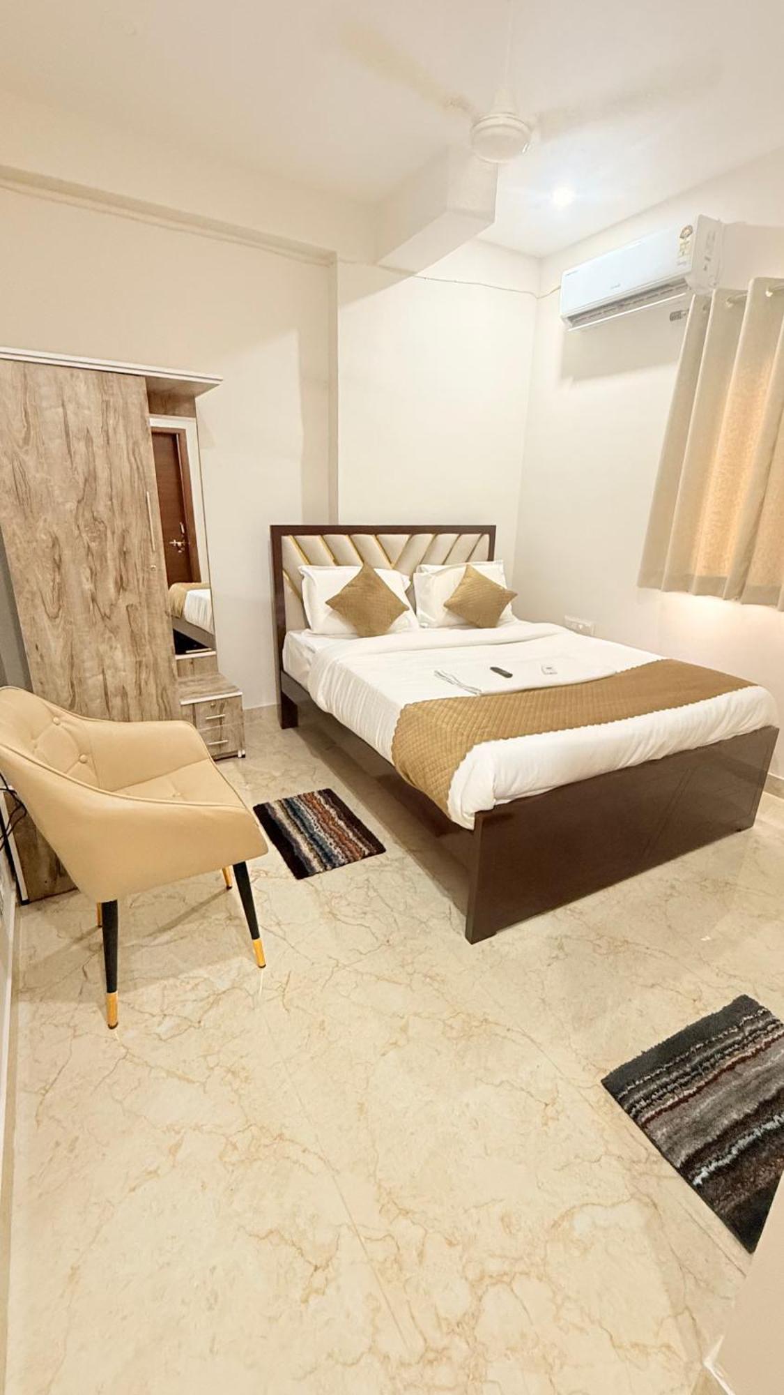Vaaraahi Hotels Hyderabad Bagian luar foto