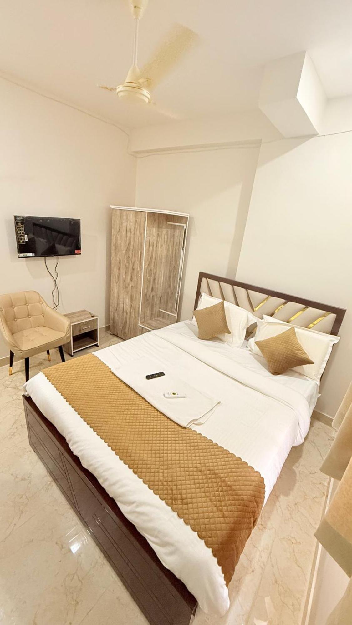 Vaaraahi Hotels Hyderabad Bagian luar foto