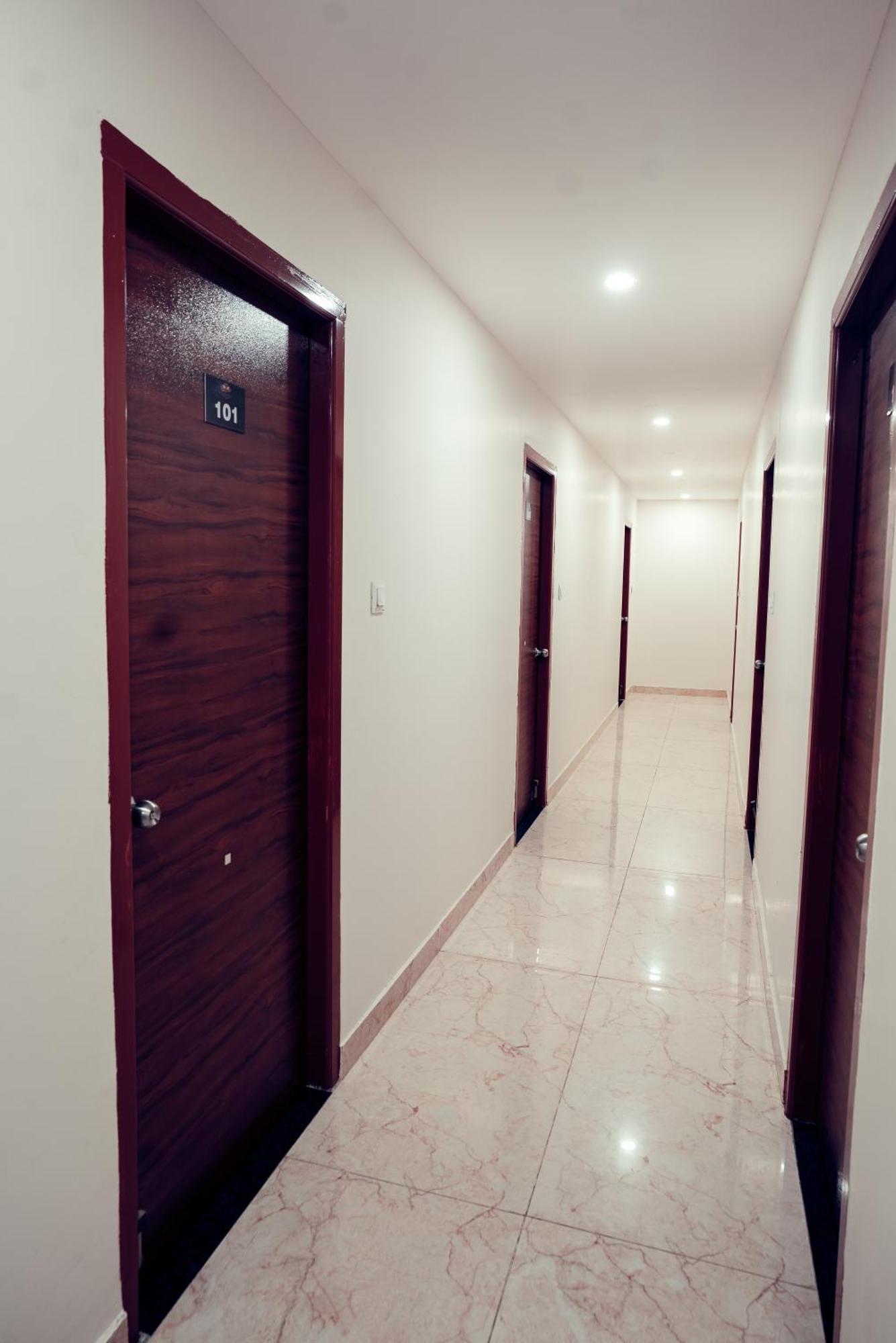 Vaaraahi Hotels Hyderabad Bagian luar foto