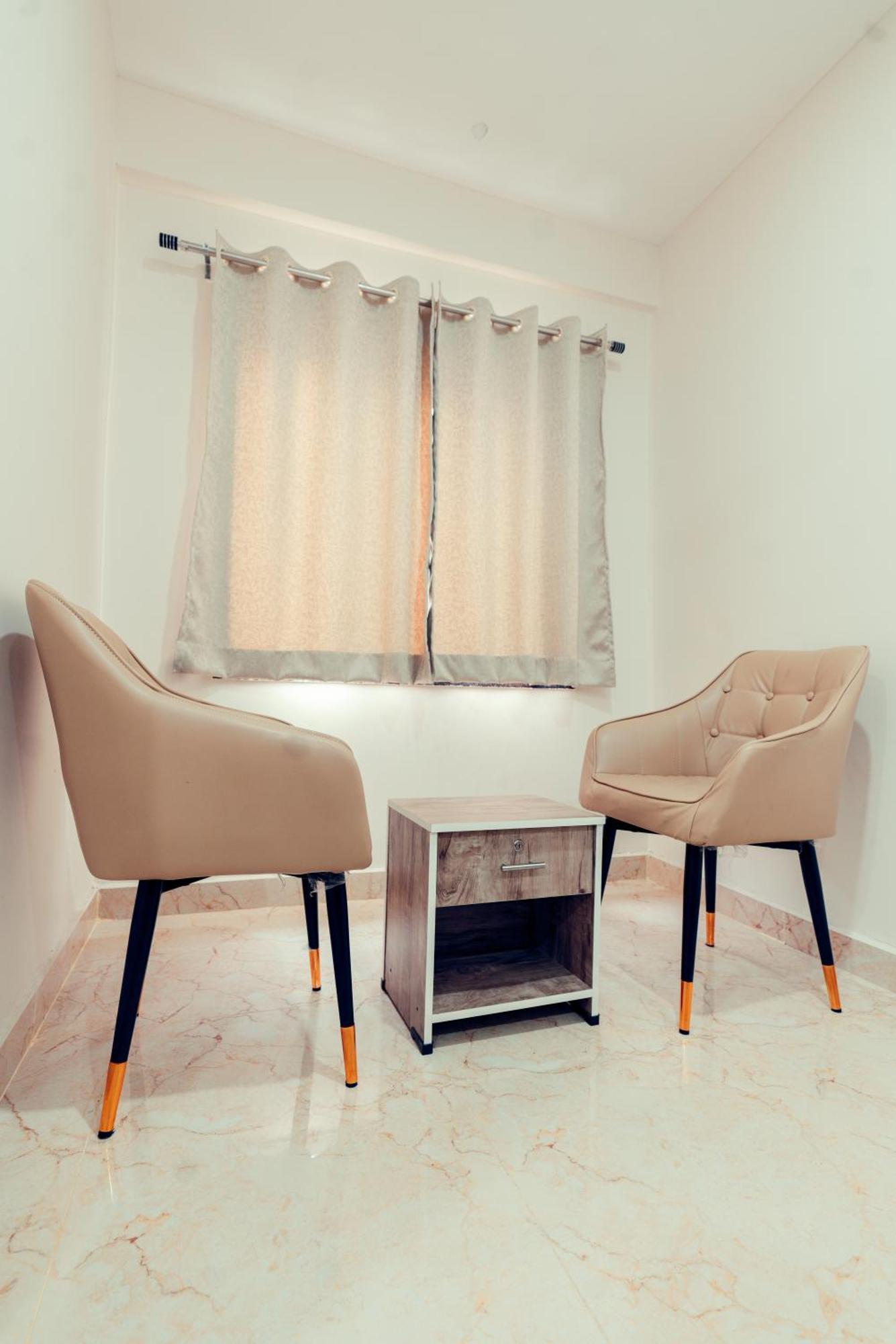 Vaaraahi Hotels Hyderabad Bagian luar foto